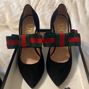 Gucci heels with removal bow